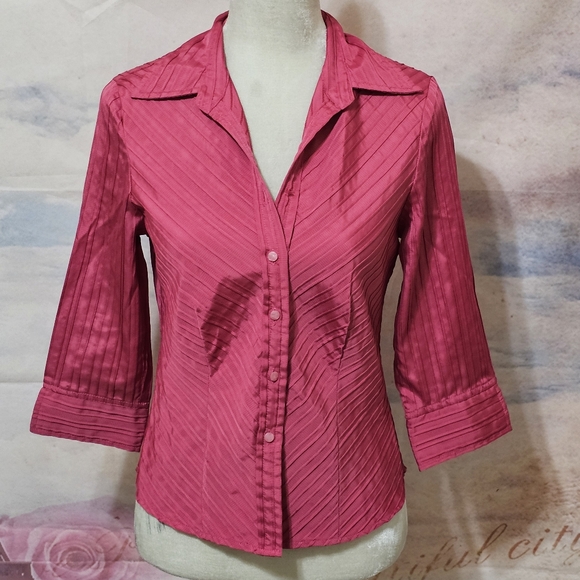 Como petite Fuchsia button down 3/4 sleeve blouse - Picture 2 of 9